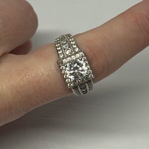 Elegant Sterling Silver and Cubic Zirconia Ring - Size 9